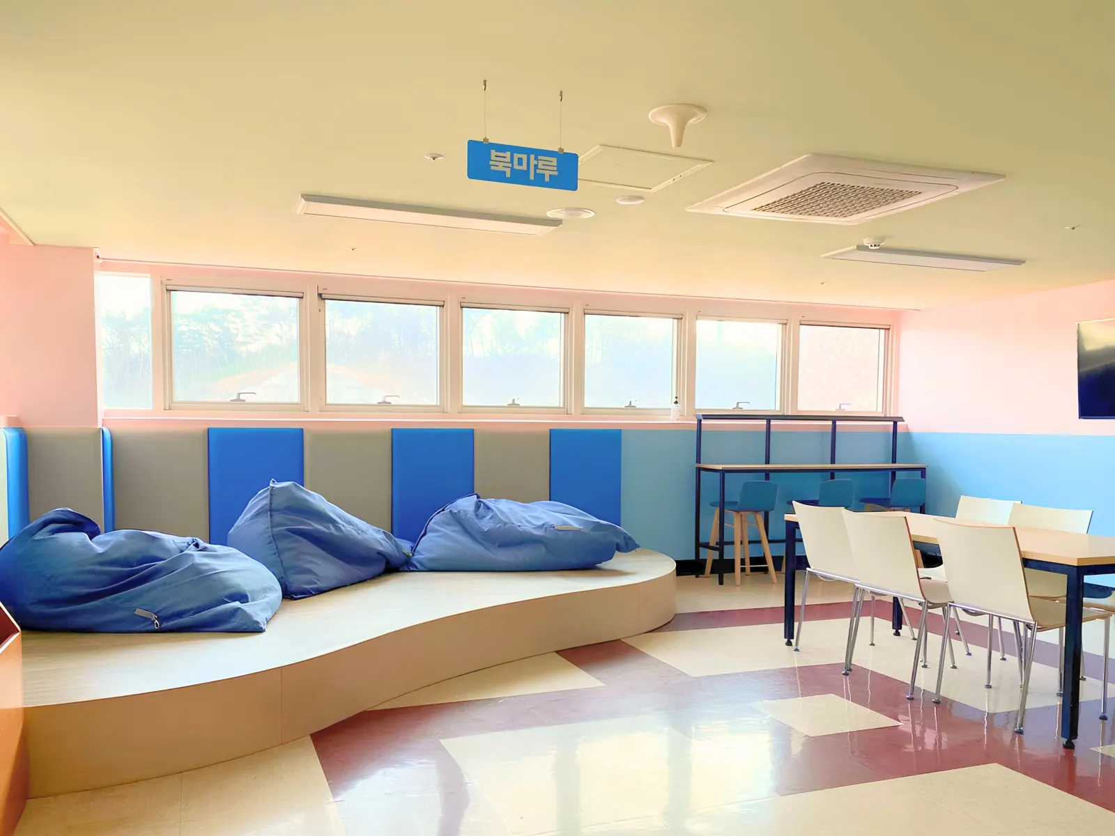 울산스포츠과학중고등학교 학교카페 빈백 라운지, 고신 학교·공공 인테리어 시공사례